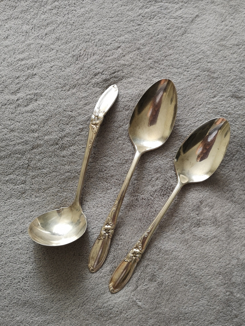 Vintage 1953 White Orchid Oneida Community 2 Serving Spoons & Ladle